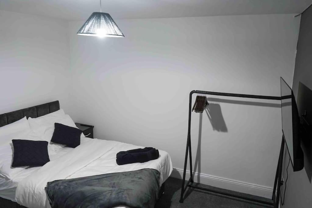 לידס Stunning Two Bed City Centre Apartment מראה חיצוני תמונה