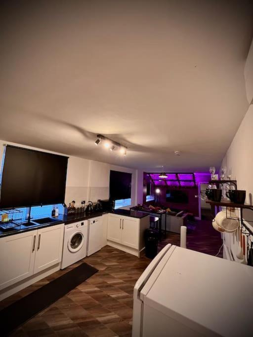 לידס Stunning Two Bed City Centre Apartment מראה חיצוני תמונה