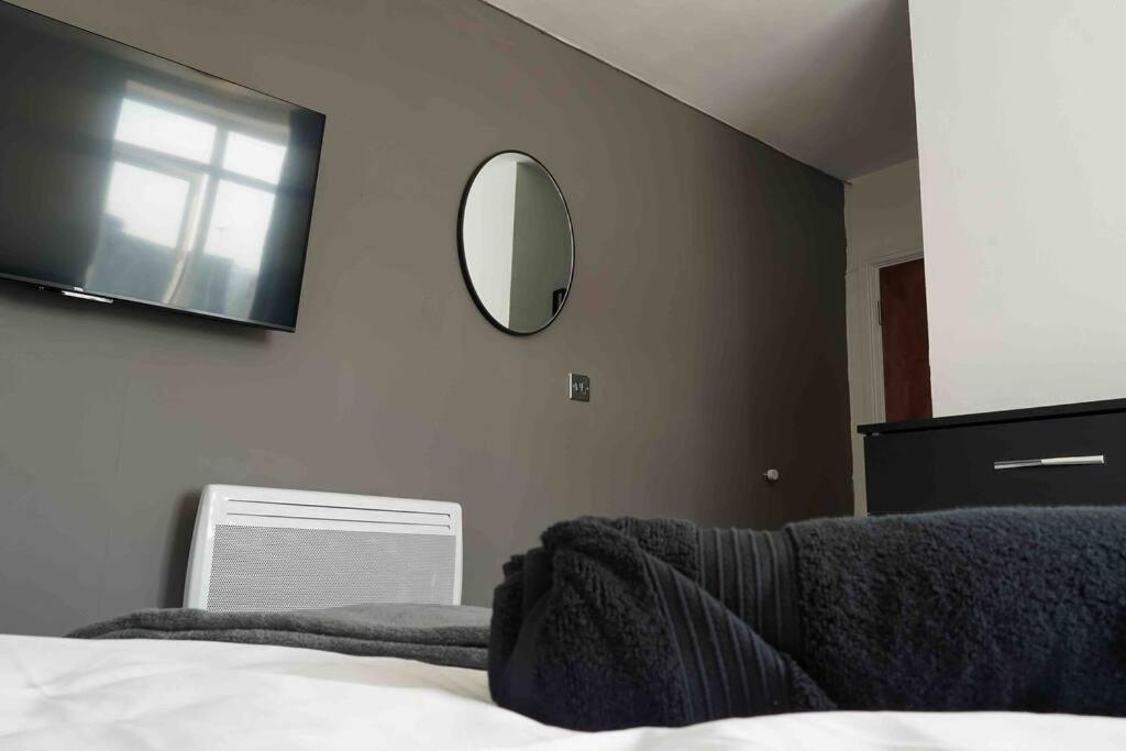 לידס Stunning Two Bed City Centre Apartment מראה חיצוני תמונה