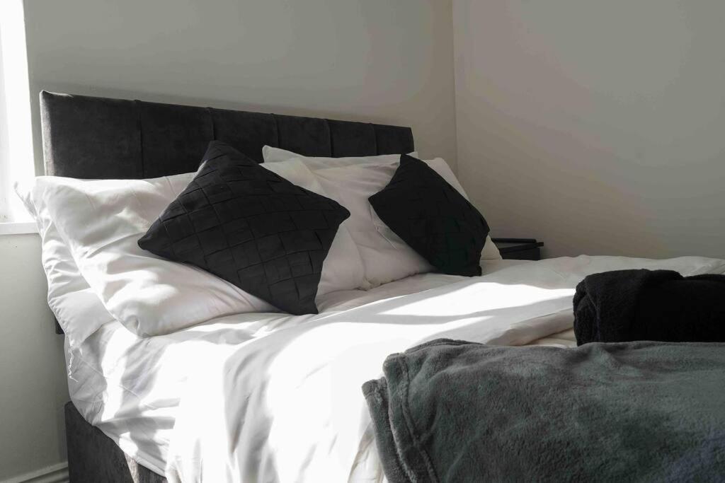 לידס Stunning Two Bed City Centre Apartment מראה חיצוני תמונה