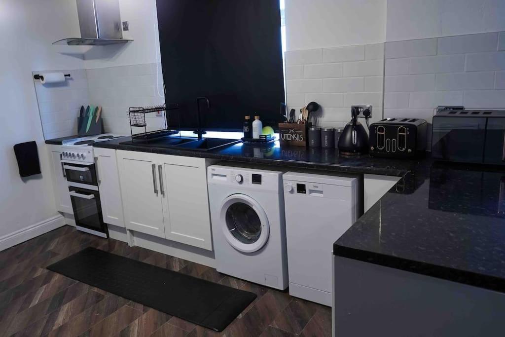 לידס Stunning Two Bed City Centre Apartment מראה חיצוני תמונה