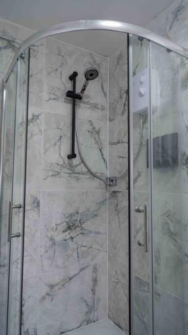 לידס Stunning Two Bed City Centre Apartment מראה חיצוני תמונה